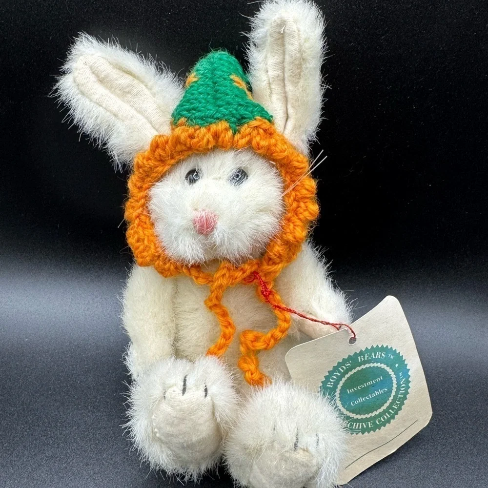 VTG Boyd’s Bears Chardonnay White Plush Bunny with Orange and Green Hat